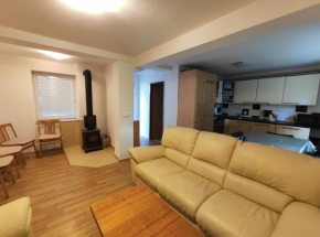 Apartmán Hulín, Chrášťany - bílý Hulín